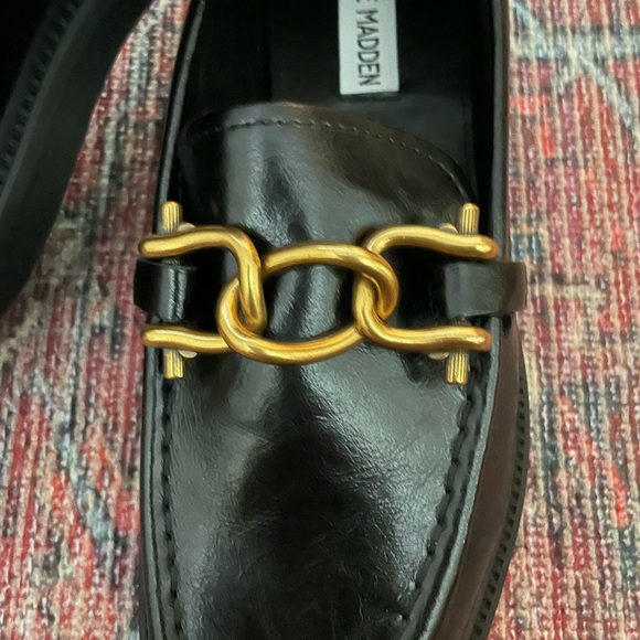 NEW! Steve Madden Chain loafers - Picture 5 of 6